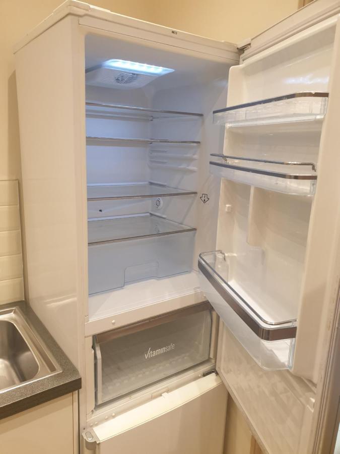 London Luxury Apartments 3 Bedroom Sleeps 8 With 3 Bathrooms 4 Mins Walk To Tube Free Parking Ilford Exterior foto
